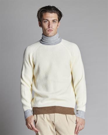 TURTLENECK 62%ACRY/30%NYL/6%WOOL/2%SPAND. WHITE