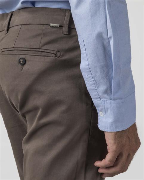 CHINO LONG SLIM TWILL STRETCH G/D MUD