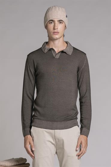 POLO NECK SKIPPER MERINOS ACID WASH DK.BROWN