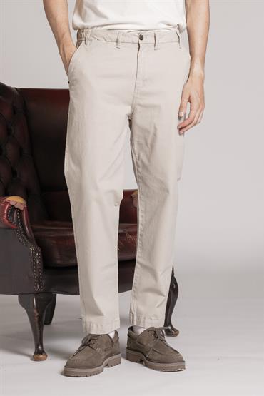 CHINO LONG COMFORT TWILL STRETCH F/D DESERT