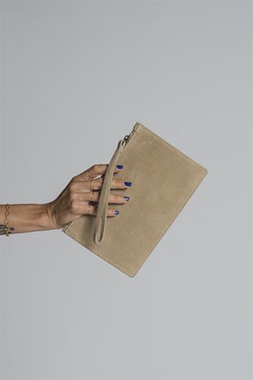 POCHETTE BAG SUEDE SAND