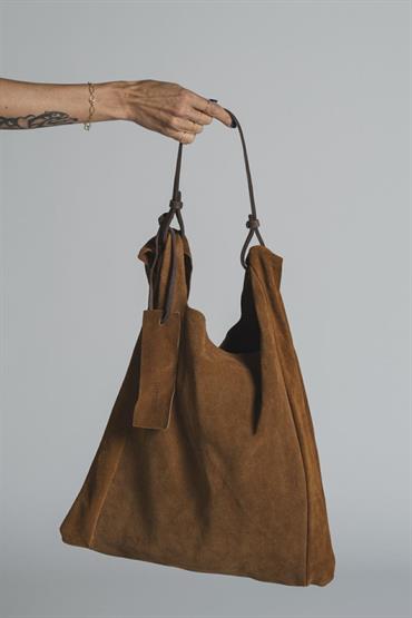 SHOULDER BAG SUEDE NUT